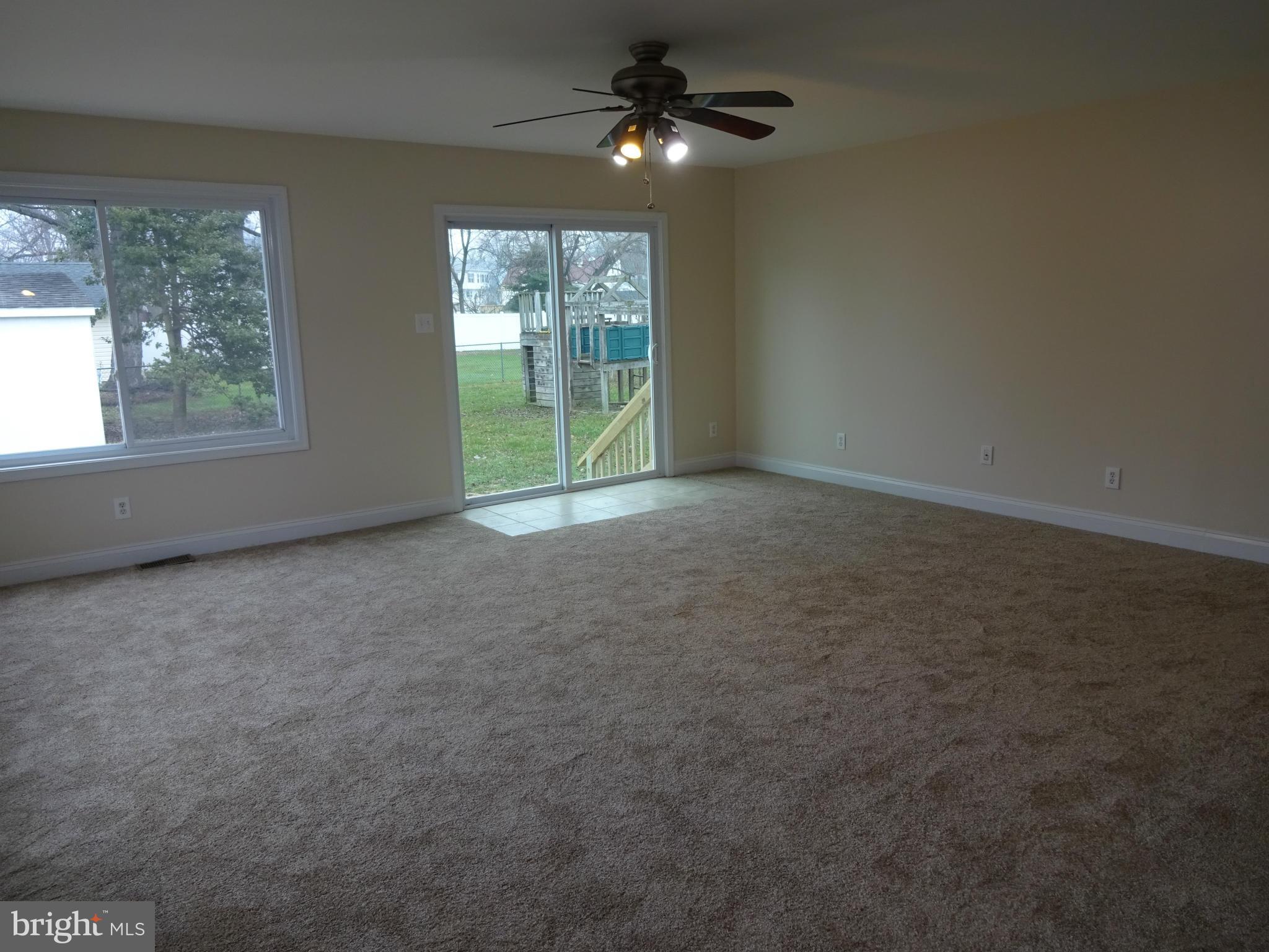 958 Martin Road Baltimore, MD 21221 - Photo 9 of 19 Large-Spacious-Living Room