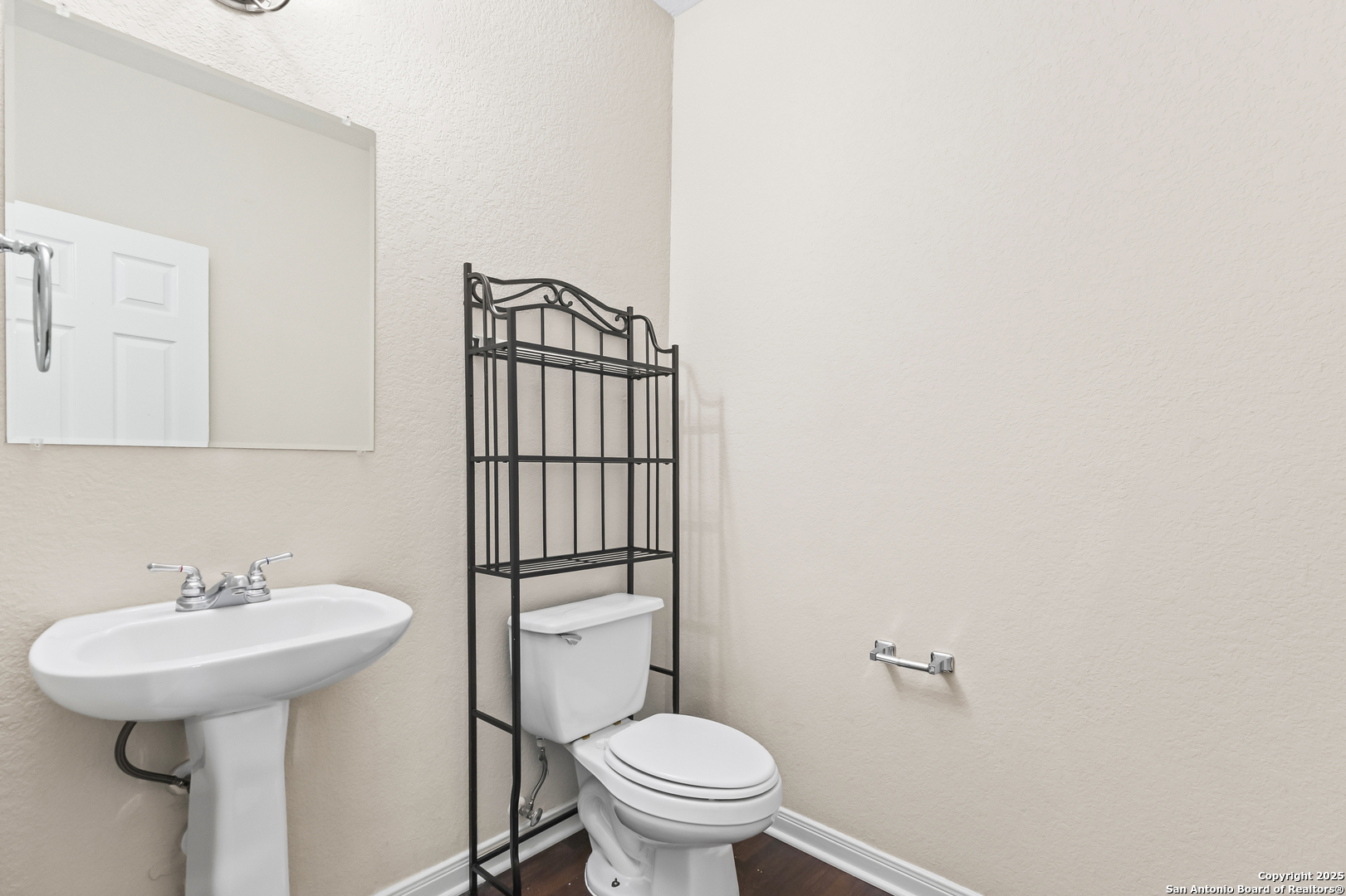156 Springtree Bluff Cibolo, TX 78108 - Photo 36 of 42 a bathroom with a sink toilet and a mirror