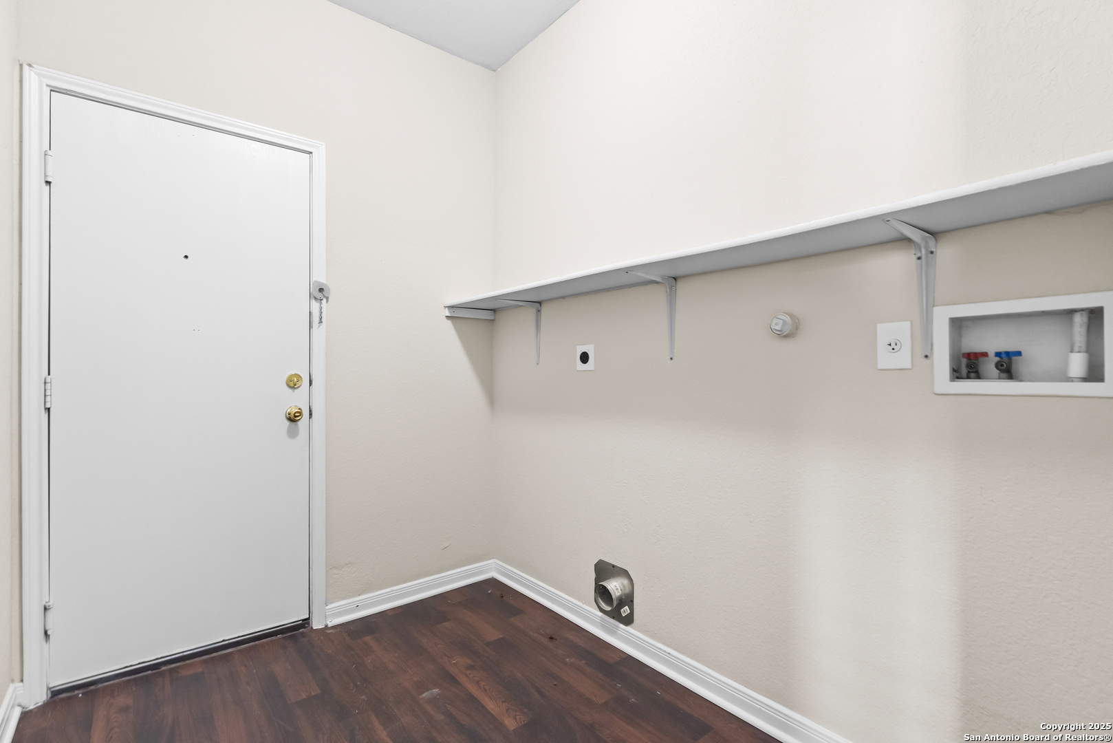 156 Springtree Bluff Cibolo, TX 78108 - Photo 37 of 42 an empty room with wooden floor