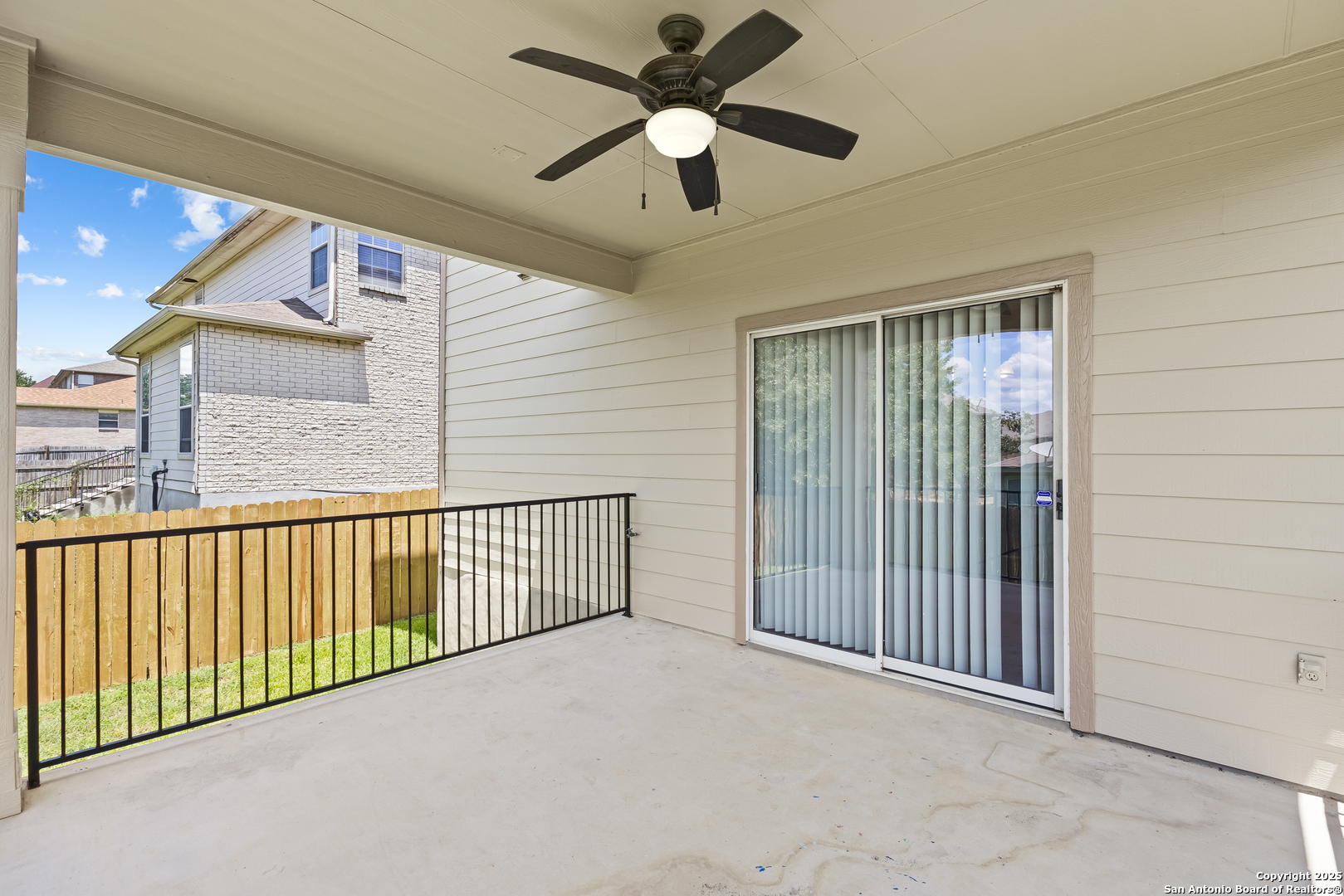 156 Springtree Bluff Cibolo, TX 78108 - Photo 38 of 42 a view of a hallway with a ceiling fan