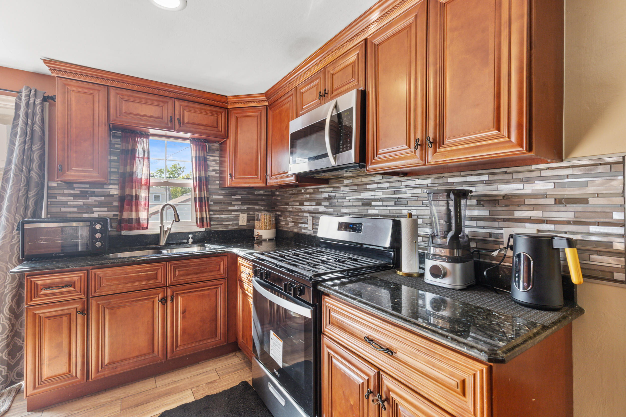 3319 South 25th Street Milwaukee, WI 53215 - Photo 10 of 31 Kitchen