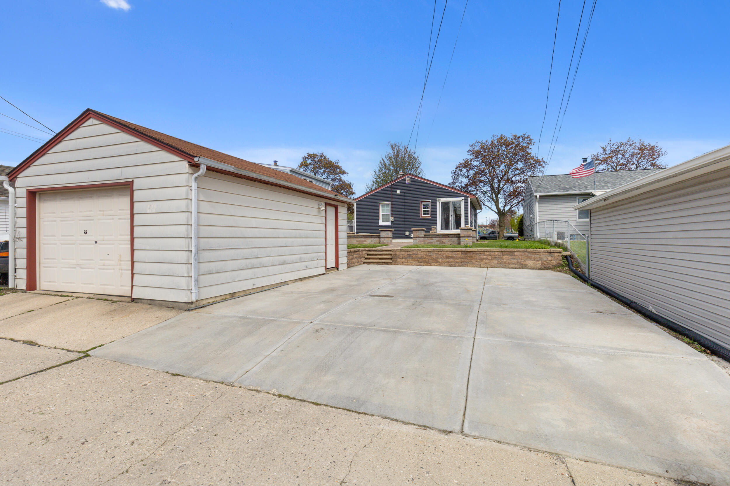 3319 South 25th Street Milwaukee, WI 53215 - Photo 25 of 31 Garage and Parking