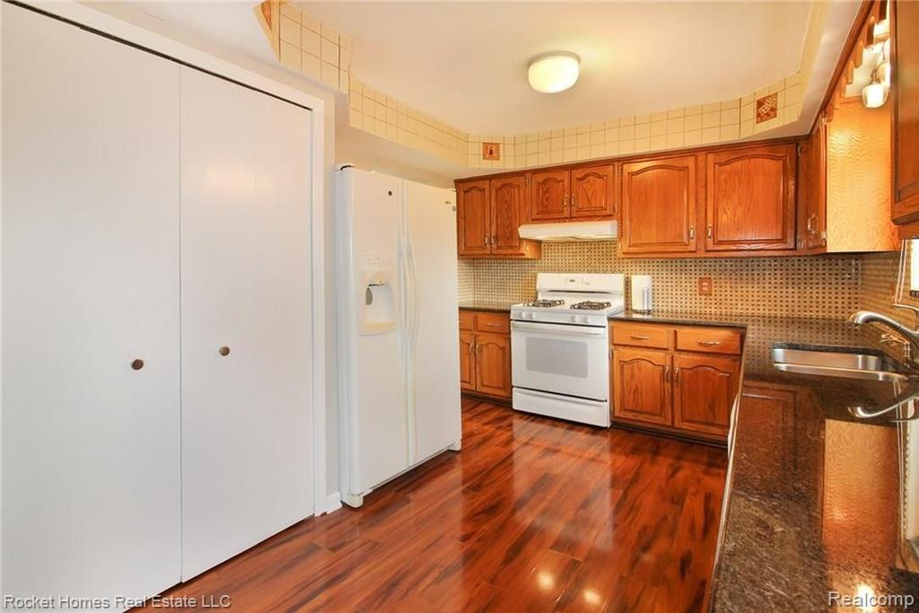 3645 Old Tree Court Rochester Hills, MI 48309 - Photo 10 of 48