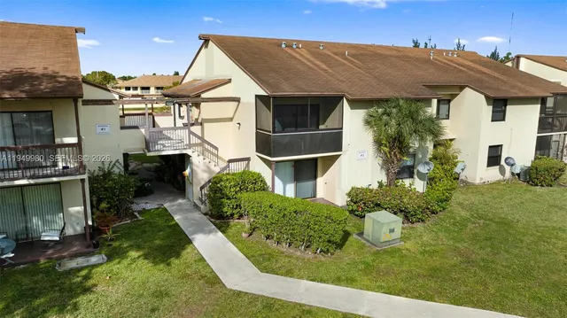 $260,000 | 475 Northwest 210th Street, Unit 201, Miami Gardens, FL 33169