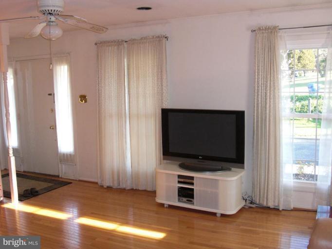 2704 Bel Pre Road Silver Spring, MD 20906 - Photo 6 of 17 Living Room