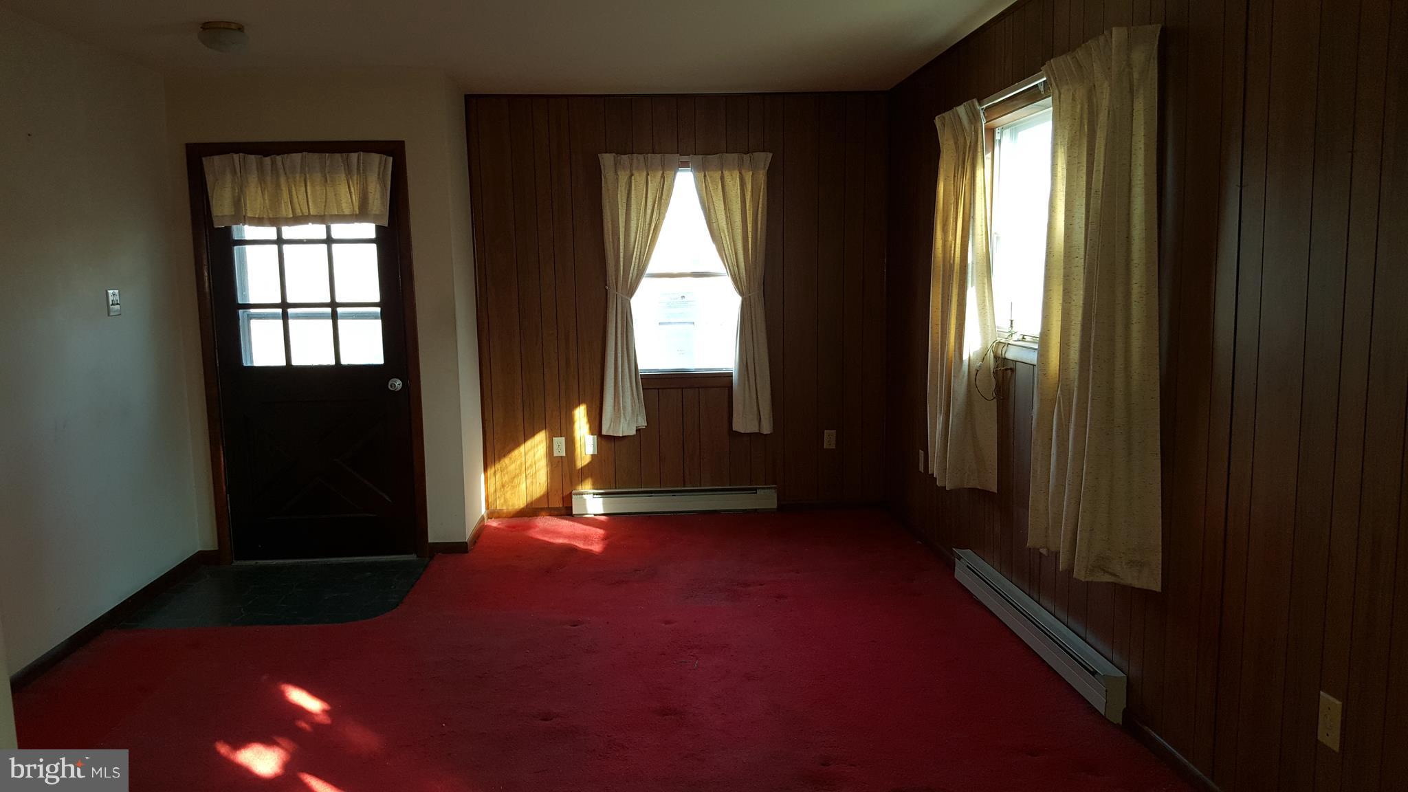 7922 Neck Road Williamsport, MD 21795 - Photo 2 of 6 Living