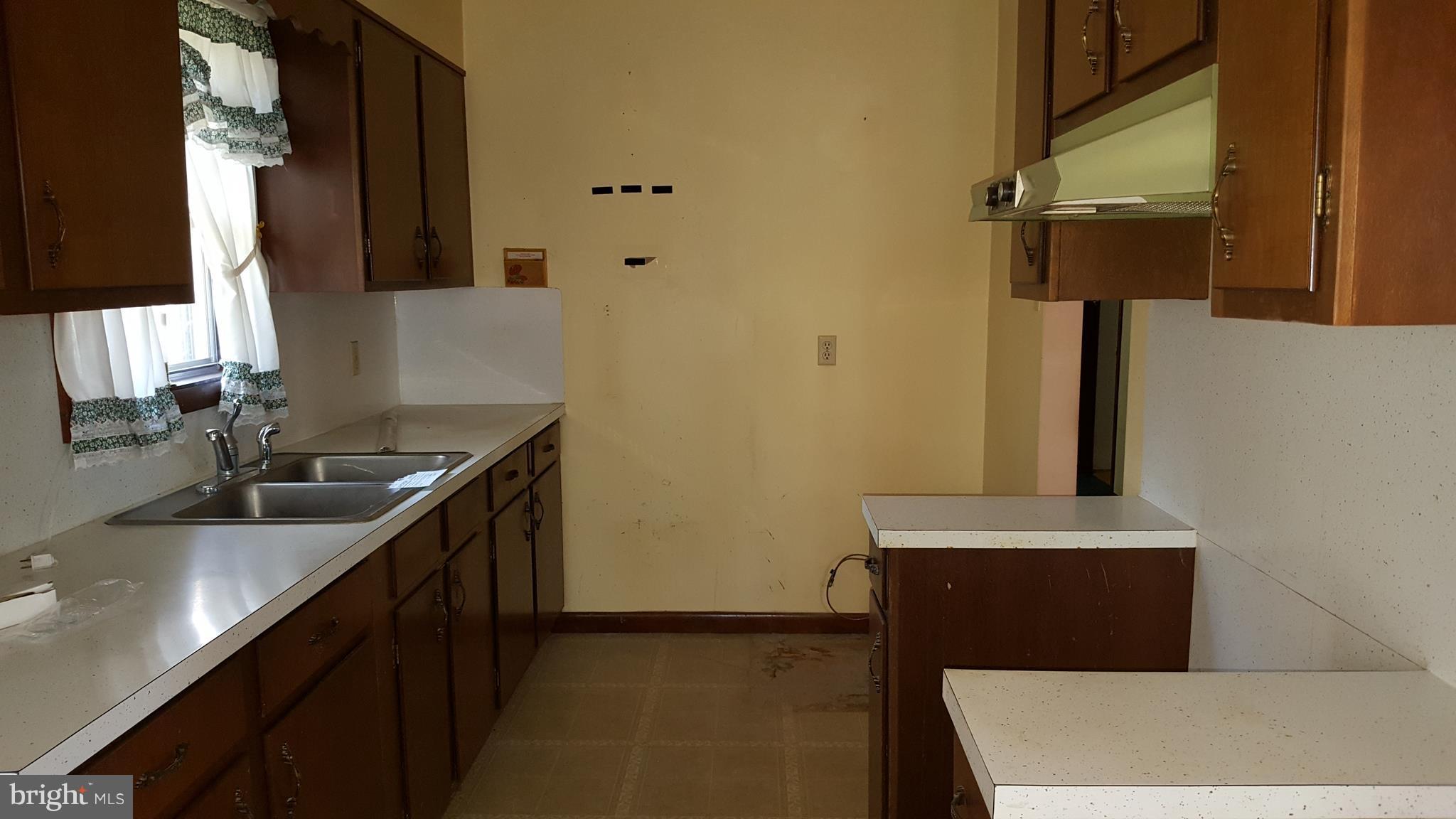 7922 Neck Road Williamsport, MD 21795 - Photo 3 of 6 Kitchen
