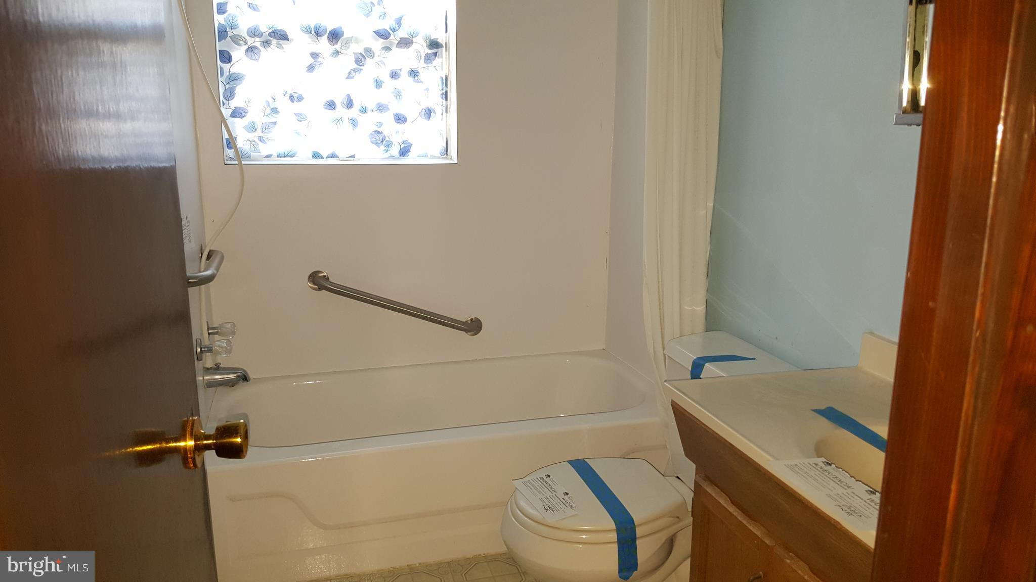 7922 Neck Road Williamsport, MD 21795 - Photo 4 of 6 Bath