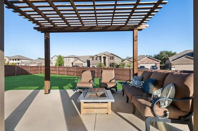 a view of house with outdoor seating space