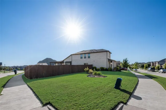 a view of a back yard