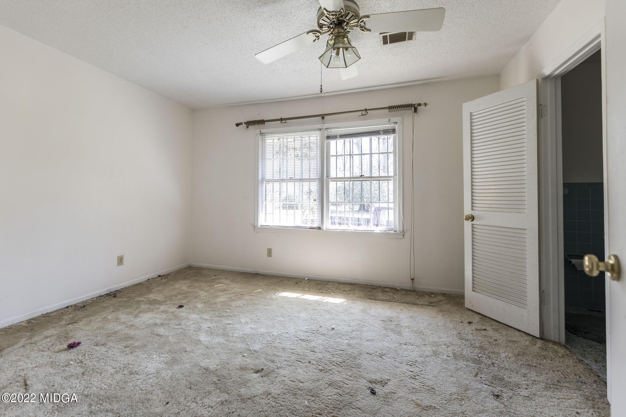 10 Mattie Road Fort Valley, GA 31030 - Photo 21 of 48 a view of an empty room with a window
