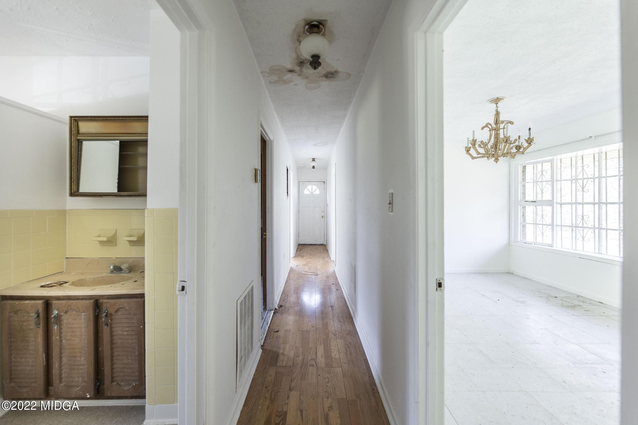 10 Mattie Road Fort Valley, GA 31030 - Photo 22 of 48 a view of a hallway with wooden floor and a bathroom