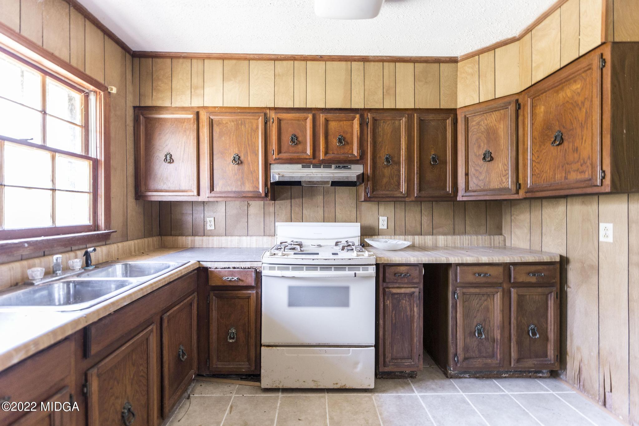 10 Mattie Road Fort Valley, GA 31030 - Photo 26 of 48 a kitchen with a sink stove and cabinets