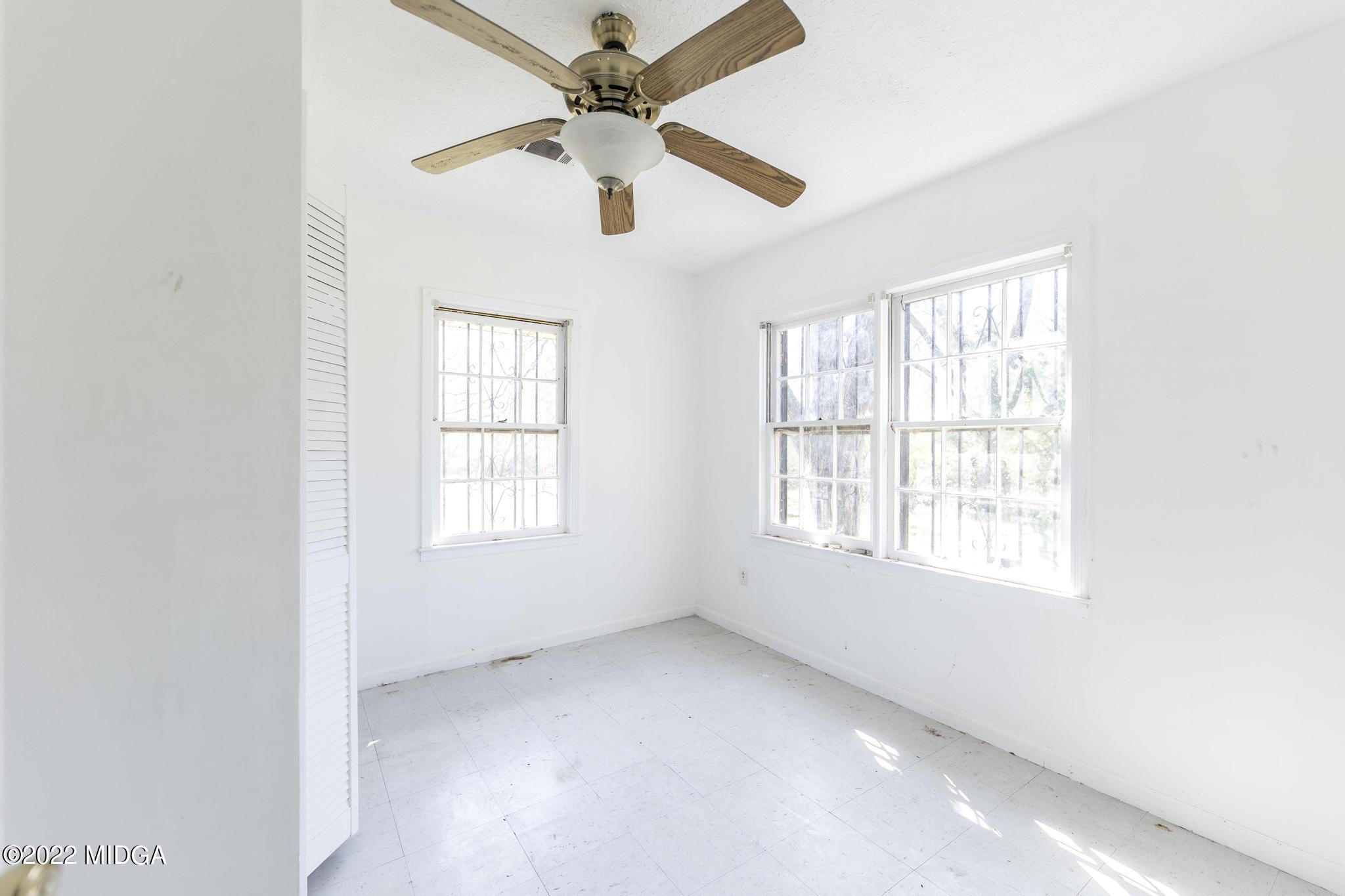 10 Mattie Road Fort Valley, GA 31030 - Photo 29 of 48 an empty room with a window and a fan