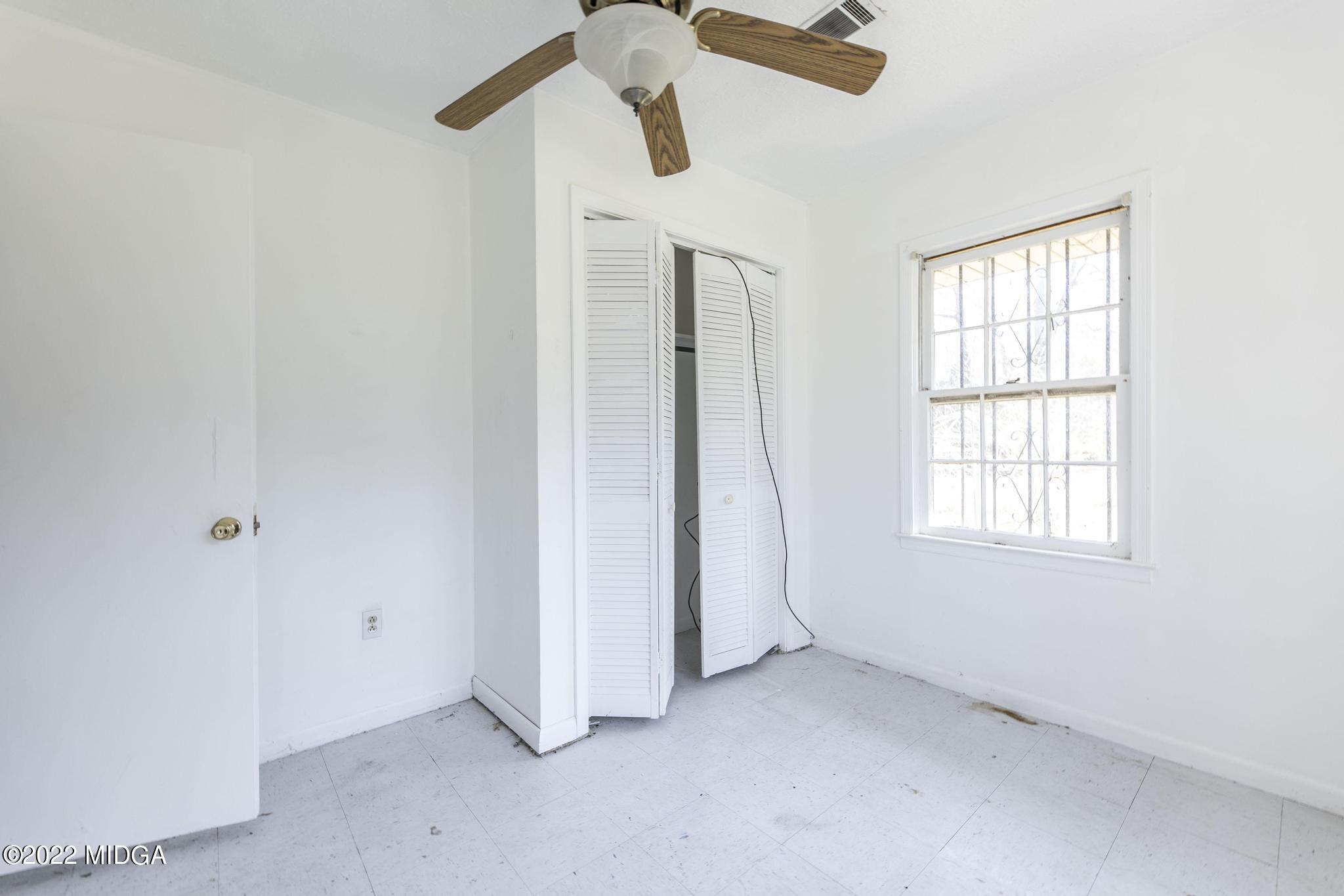 10 Mattie Road Fort Valley, GA 31030 - Photo 30 of 48 an empty room with windows