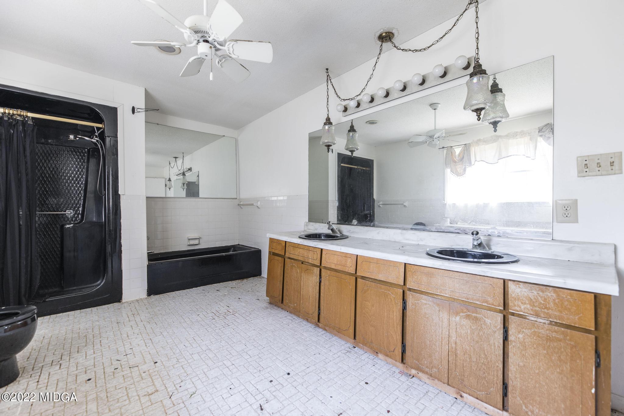 10 Mattie Road Fort Valley, GA 31030 - Photo 39 of 48 a large kitchen with a stove and refrigerator