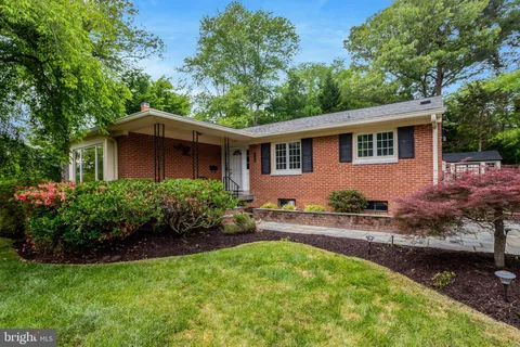 $749,900 | 2106 Basset Street, Alexandria, VA 22308