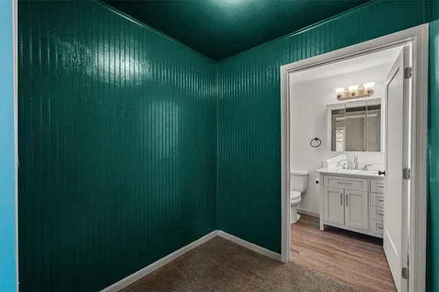 $300,000 | 904 East Kaskaskia Street, Paola, KS 66071