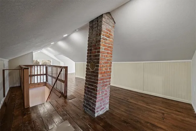 $300,000 | 904 East Kaskaskia Street, Paola, KS 66071