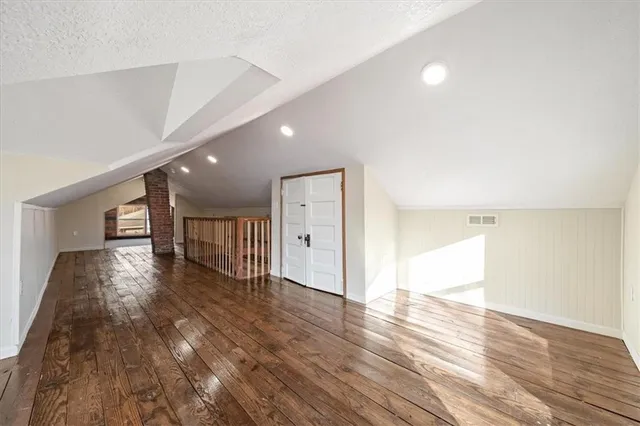 $300,000 | 904 East Kaskaskia Street, Paola, KS 66071