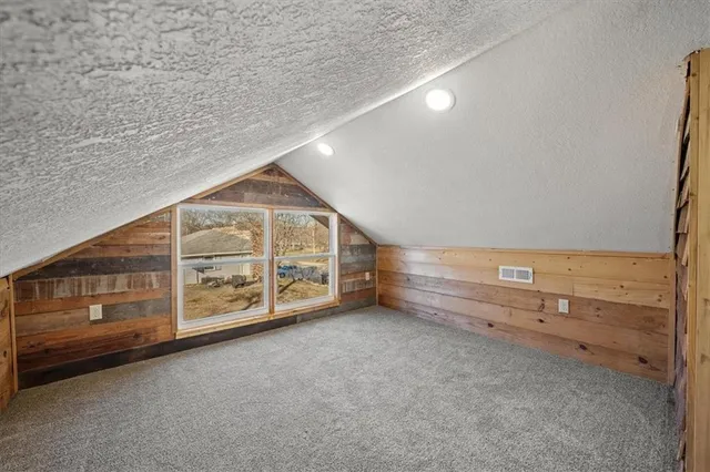 $300,000 | 904 East Kaskaskia Street, Paola, KS 66071