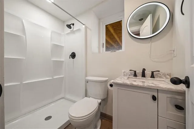 $300,000 | 904 East Kaskaskia Street, Paola, KS 66071