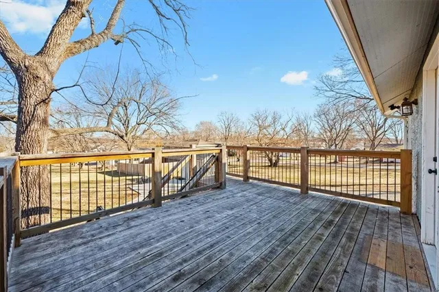 $300,000 | 904 East Kaskaskia Street, Paola, KS 66071