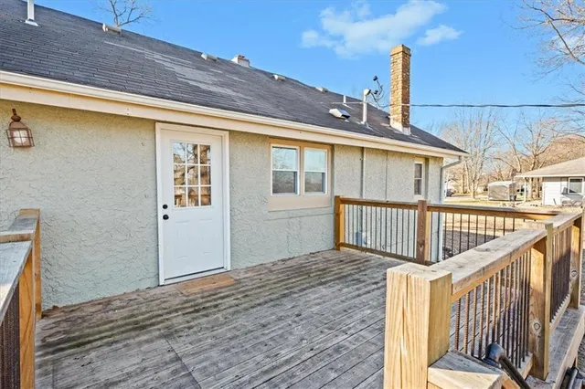 $300,000 | 904 East Kaskaskia Street, Paola, KS 66071