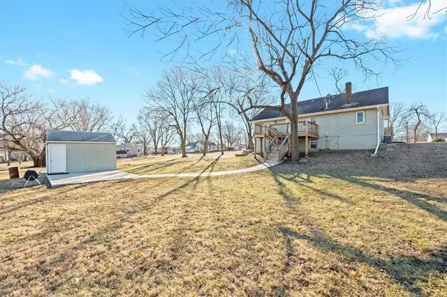 $300,000 | 904 East Kaskaskia Street, Paola, KS 66071