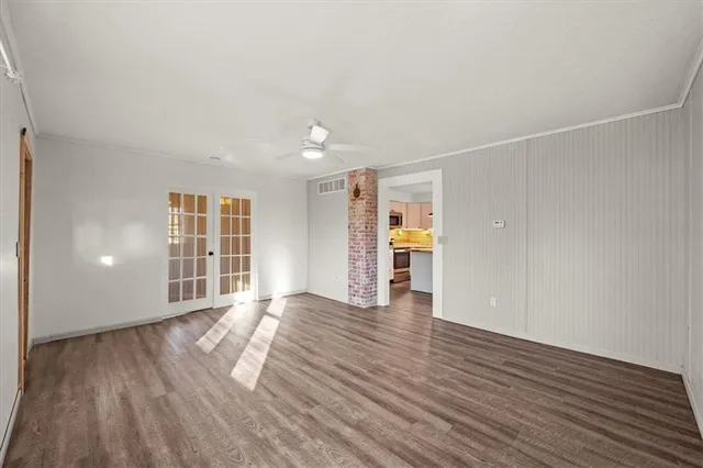 $300,000 | 904 East Kaskaskia Street, Paola, KS 66071