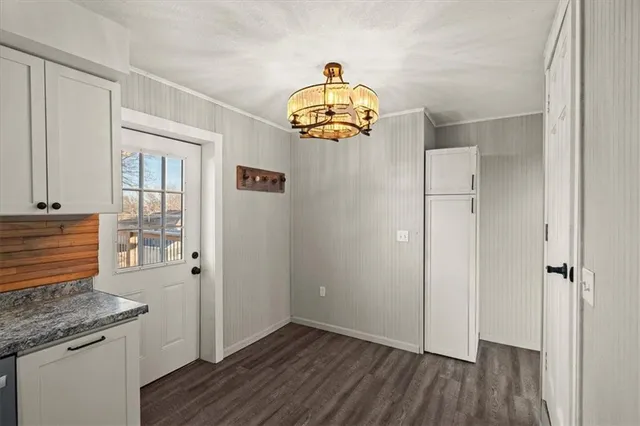 $300,000 | 904 East Kaskaskia Street, Paola, KS 66071