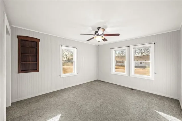 $300,000 | 904 East Kaskaskia Street, Paola, KS 66071