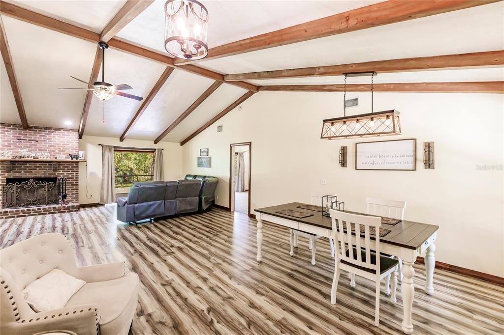 5826 Highway 72 Arcadia, FL 34266 - Photo 26 of 62 a living room with furniture