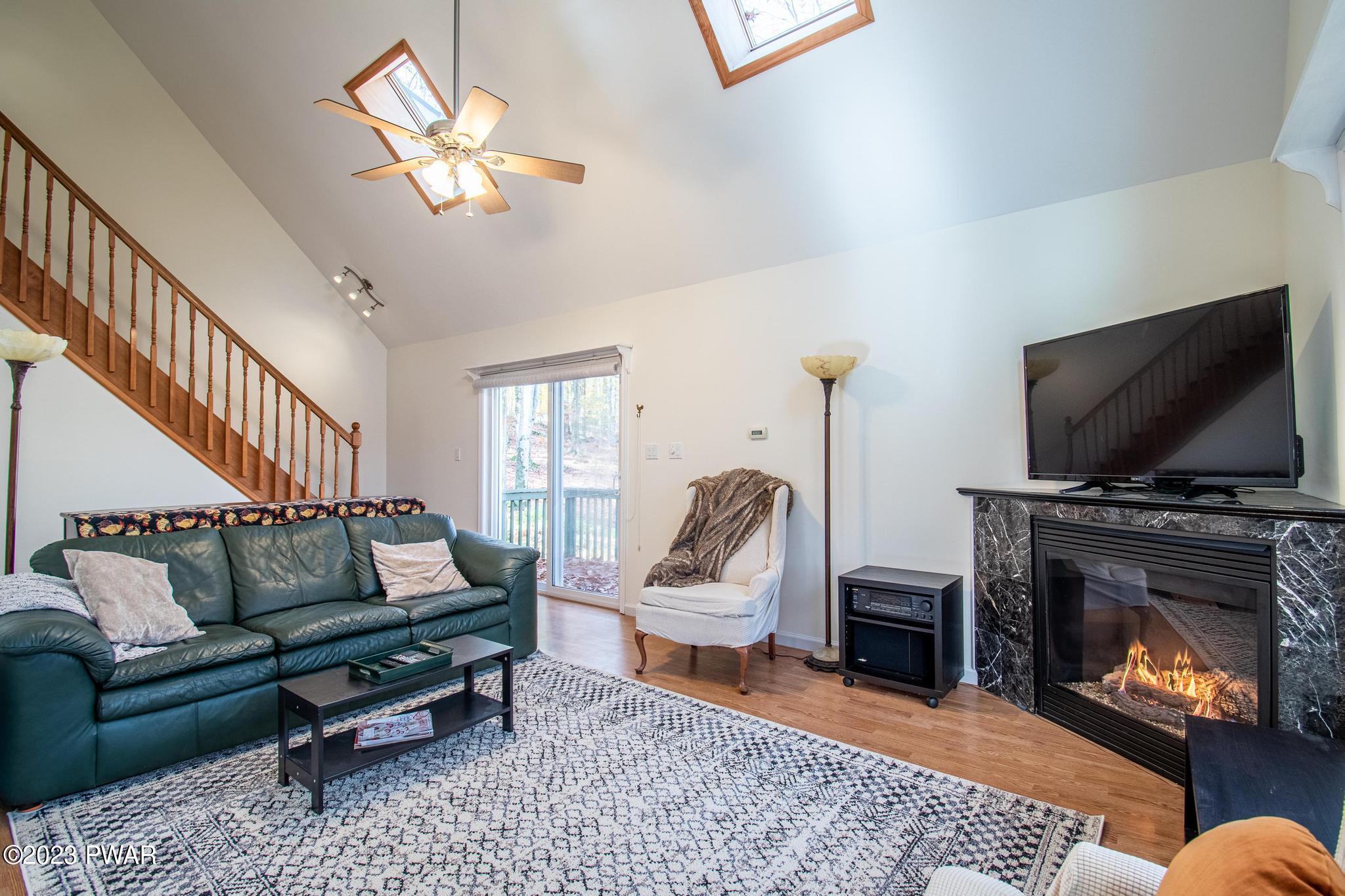 1009 Tomahawk Road Lake Ariel, PA 18436 - Photo 6 of 33 Living Room