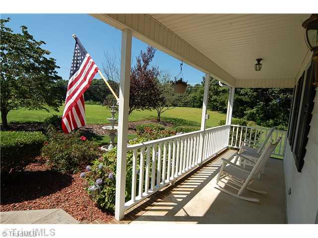 1380 Robbins Road Winston-Salem, NC 27107 - Photo 2 of 16 Entry.