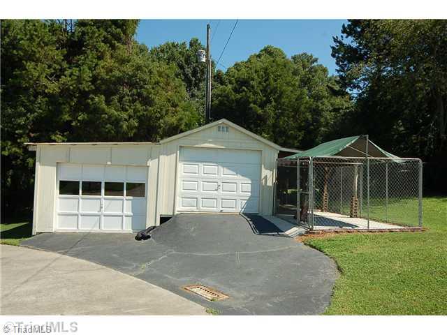 1380 Robbins Road Winston-Salem, NC 27107 - Photo 15 of 16 Parking Lot/Garage.