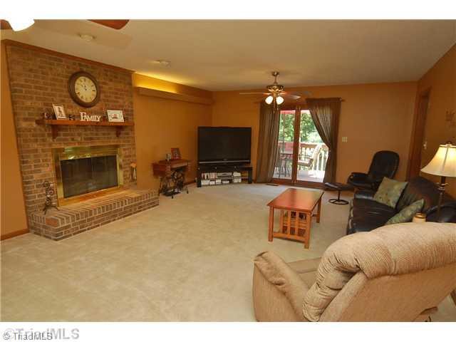 1380 Robbins Road Winston-Salem, NC 27107 - Photo 4 of 16 Living Room.