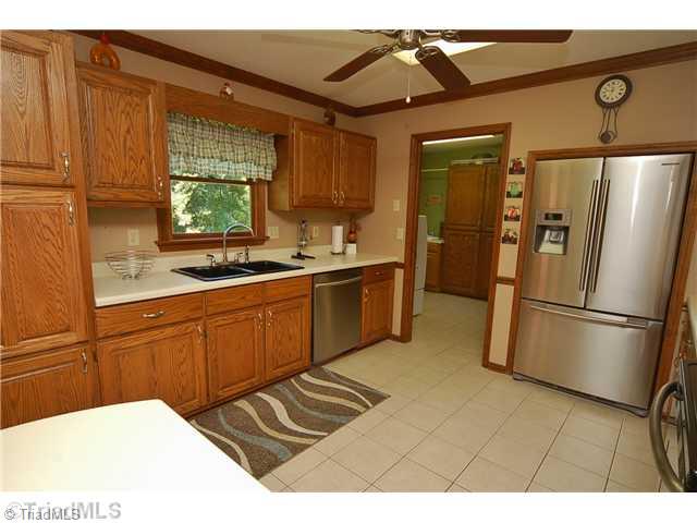 1380 Robbins Road Winston-Salem, NC 27107 - Photo 6 of 16 Kitchen.
