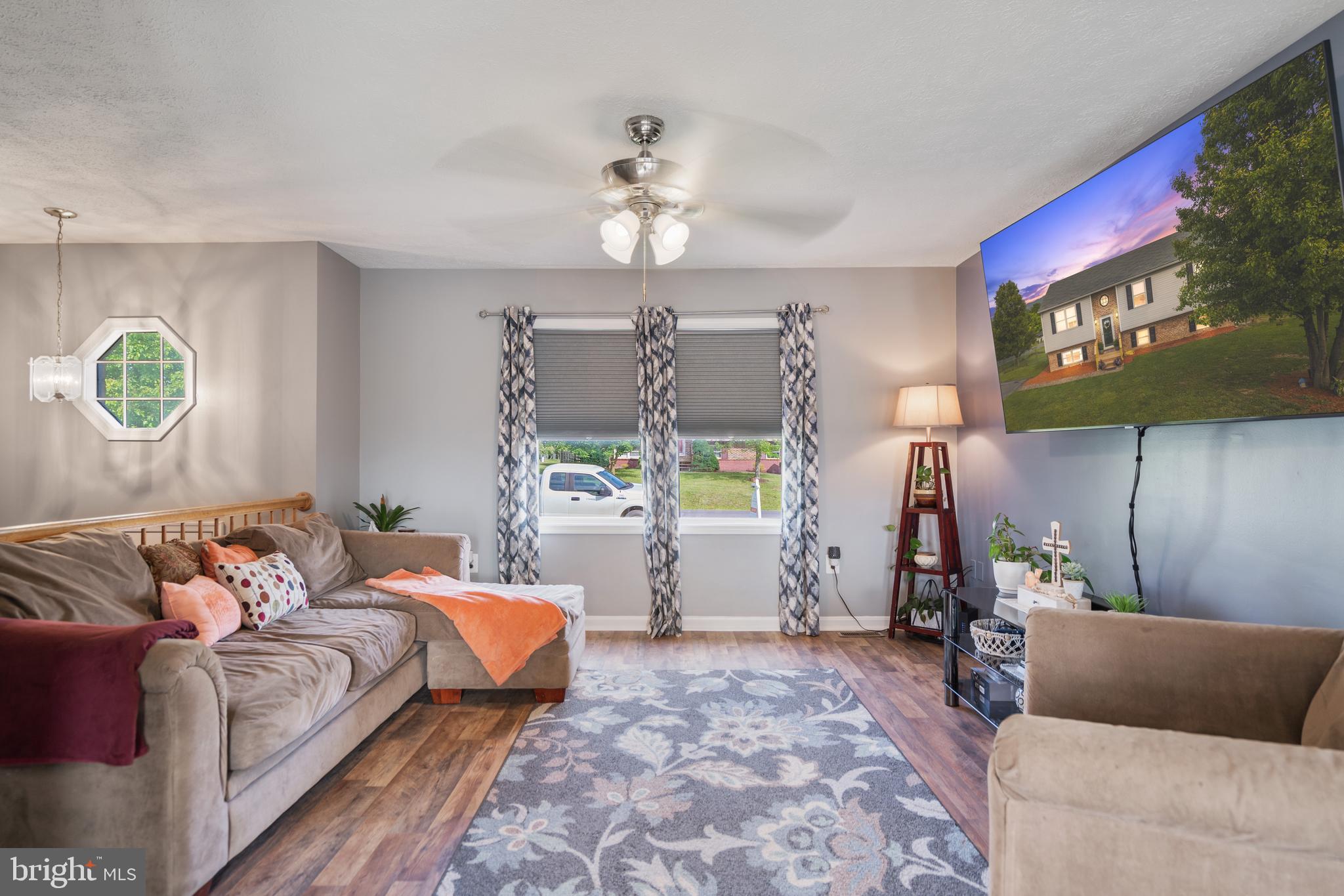 192 Greenleaf Road Strasburg, VA 22657 - Photo 6 of 52 Living Room