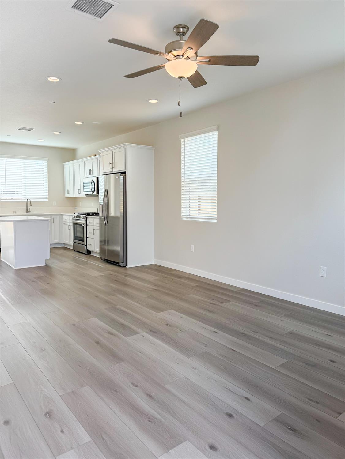 796 Laina Avenue Madera, CA 93636 - Photo 7 of 27