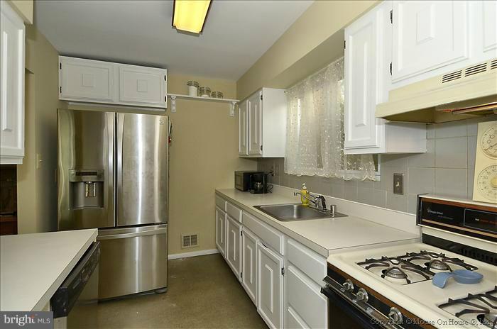 10017 Renfrew Road Silver Spring, MD 20901 - Photo 12 of 17 Kitchen