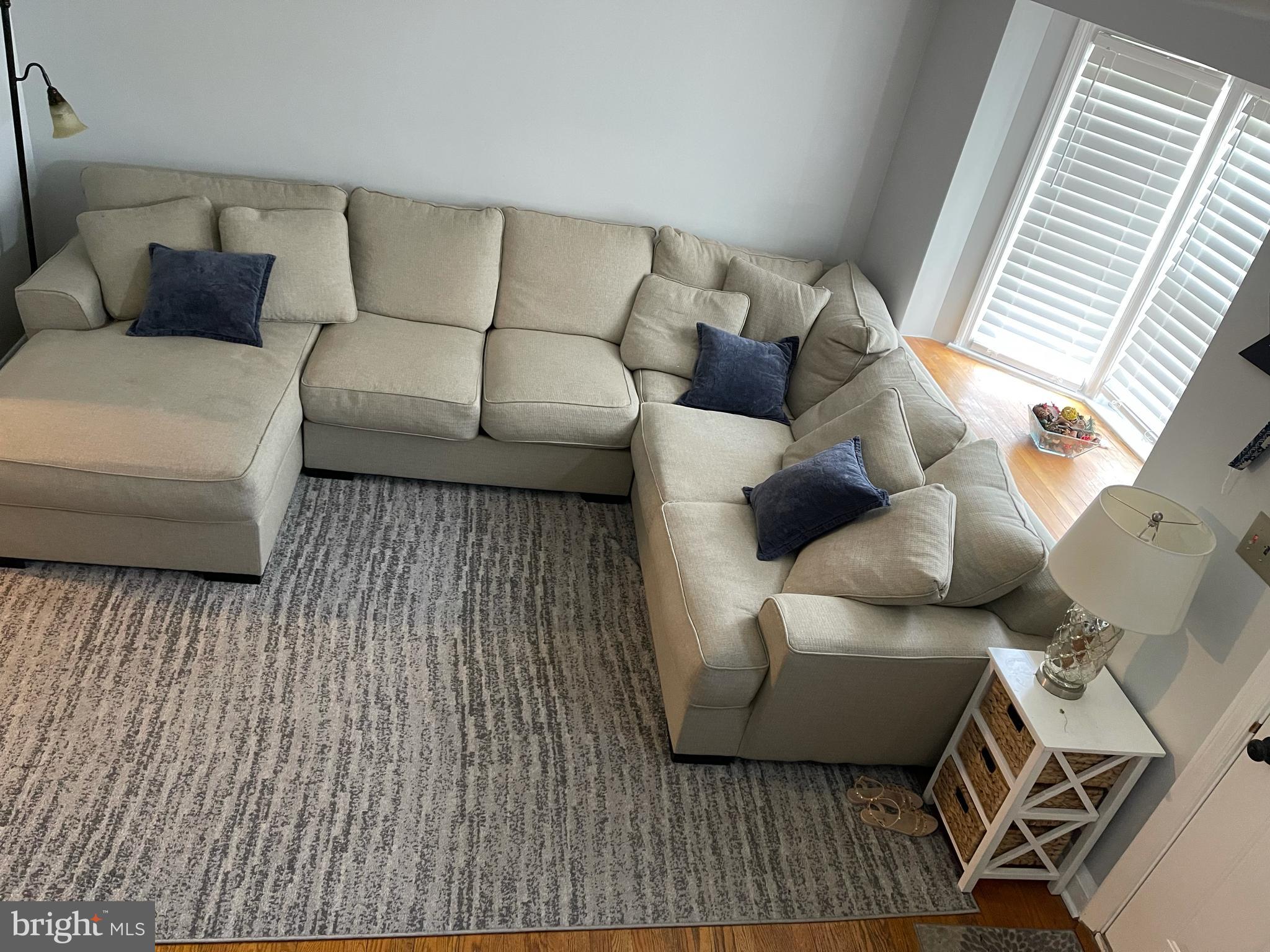 1658 Thetford Road Baltimore, MD 21286 - Photo 10 of 15 Living room