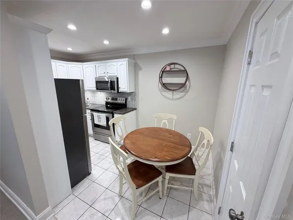 $399,999 | 179-190 Millard Avenue, Unit 190, West Babylon, NY 11704