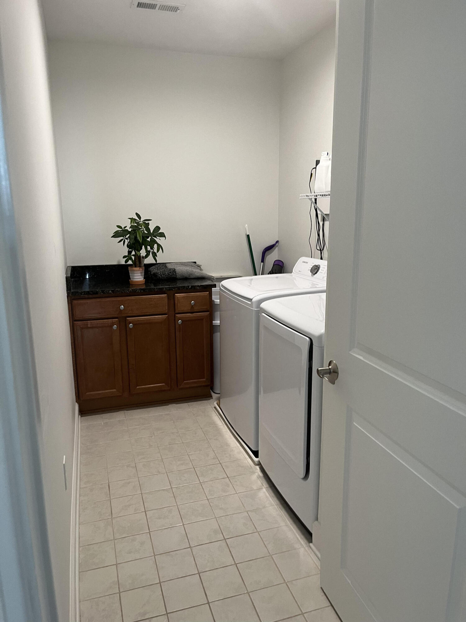 145 Pier View Street, Unit 405 Charleston, SC 29492 - Photo 13 of 18 LAUNDRY