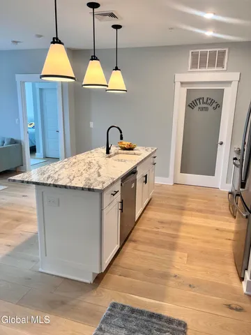 $2,800 | 116 West Avenue, Unit 208, Saratoga Springs, NY 12866