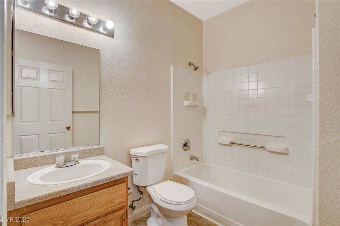 4730 East Craig Road, Unit 1005 Las Vegas, NV 89115 - Photo 24 of 45 Full bath featuring bathtub / shower combination, vanity, and a textured wall