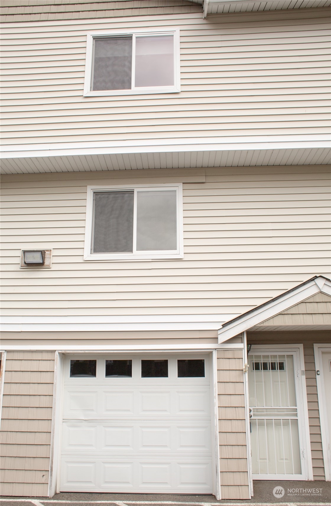 6905 Rainier Drive, Unit 2B Everett, WA 98203 - Photo 2 of 15