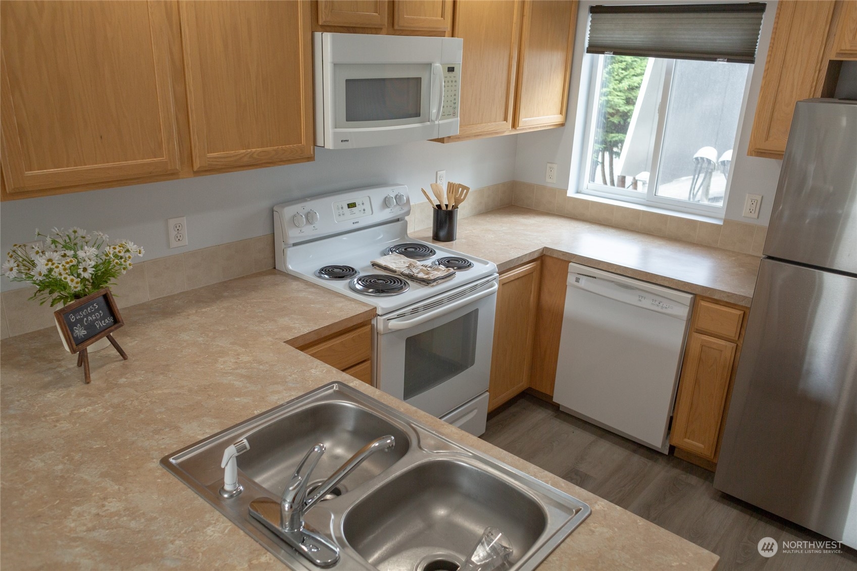 6905 Rainier Drive, Unit 2B Everett, WA 98203 - Photo 4 of 15