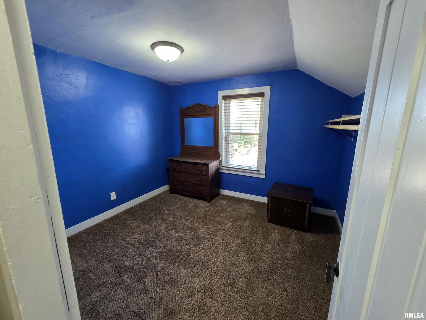 13600 Kennedy Road Fulton, IL 61252 - Photo 19 of 42 an empty room with windows and closet