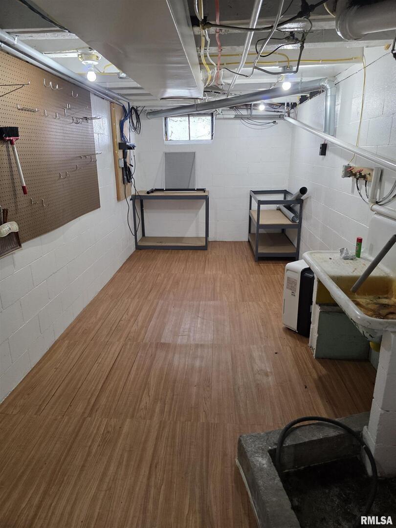 13600 Kennedy Road Fulton, IL 61252 - Photo 28 of 42 a view of a room with wooden floor